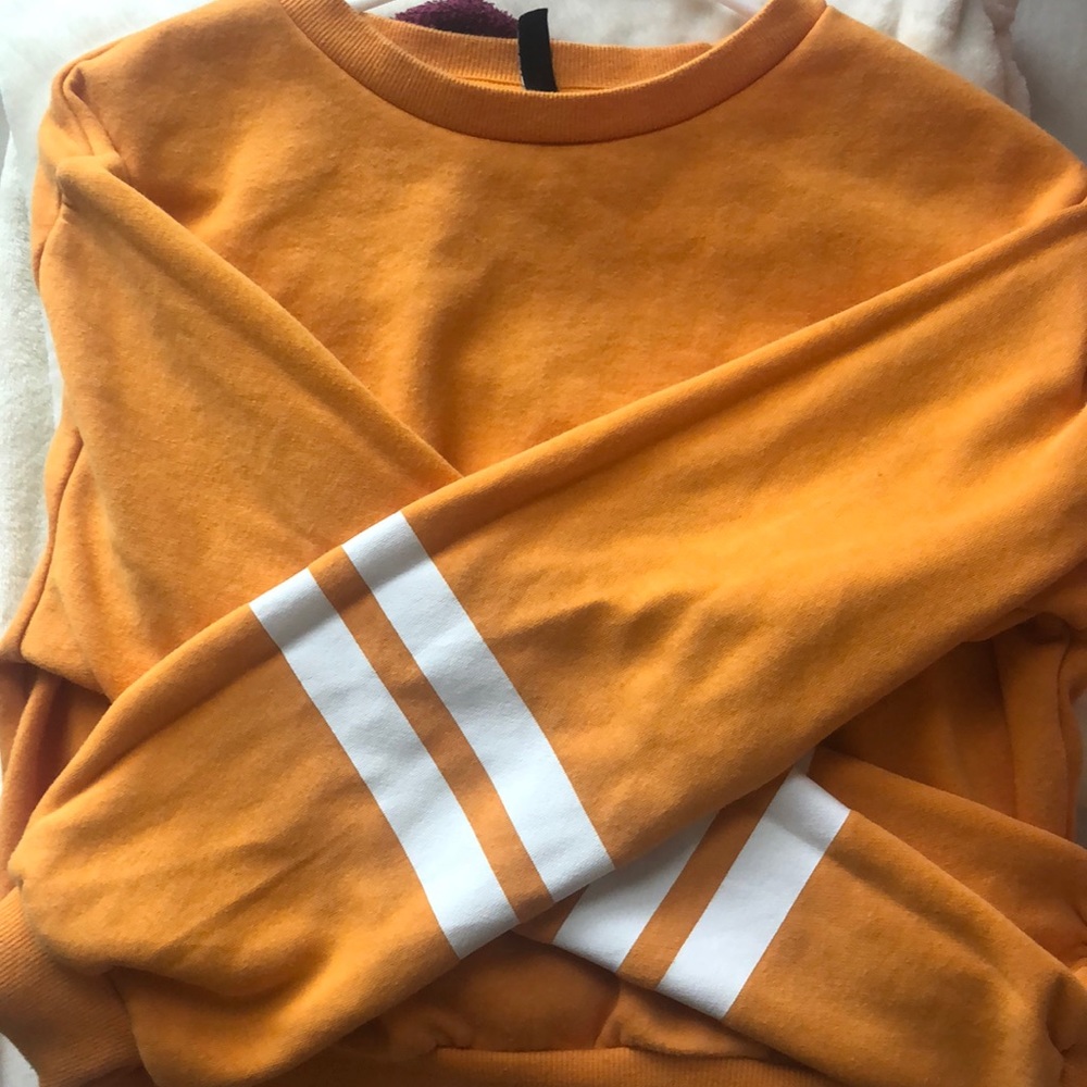 Cropped yellow sweatshirt